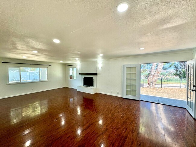 Building Photo - Great 3B/2BA House in Oceanside on Over 0....
