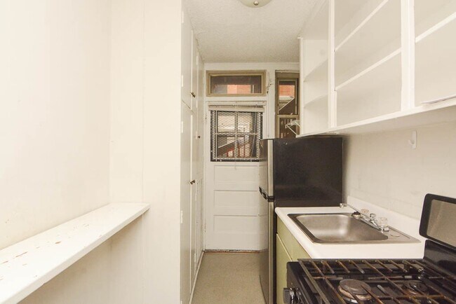 Foto del edificio - 545 W Surf St