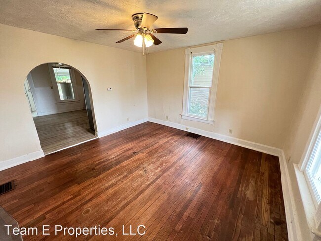 Foto del edificio - 3 br, 1 bath House - 727 W. Poplar