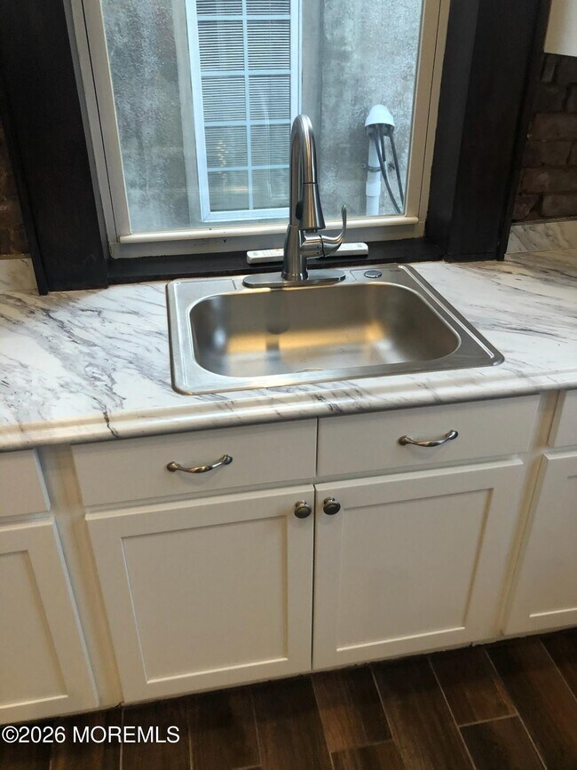 Foto del edificio - 36 W Front St