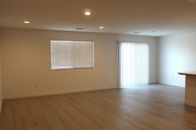 Building Photo - Brand New Home for Rent with Mother In Law Suite and Solar- Sydney Park