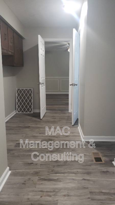 Foto del edificio - 1550 Lake Villa Cir