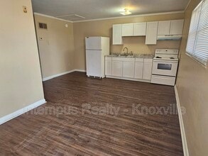 Building Photo - 328 Dahlia Dr