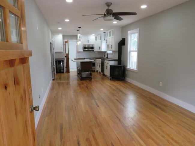 Building Photo - 2043-2045 Swazey St