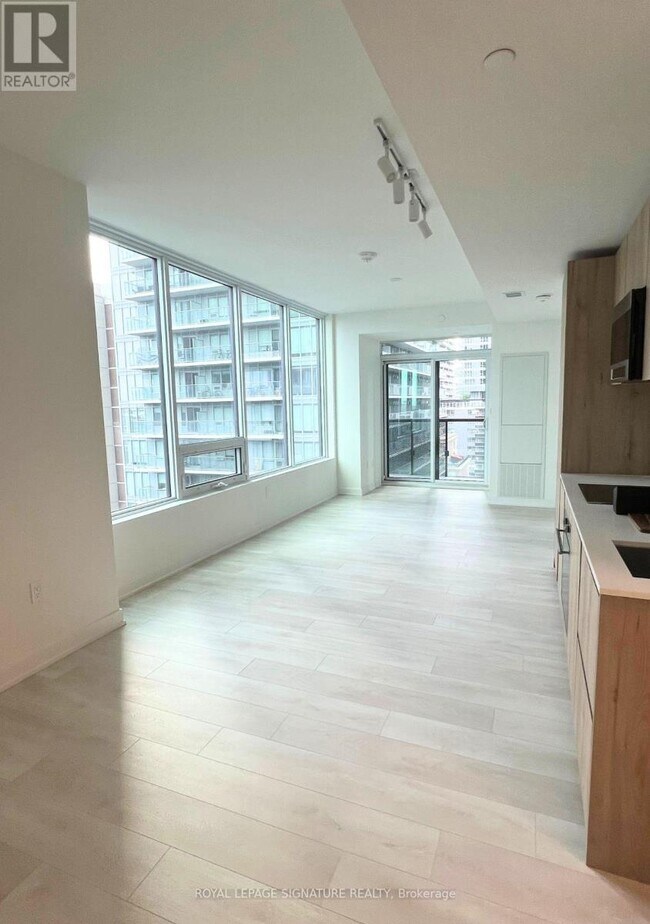 Photo du bâtiment - 117-1117 Broadway Ave