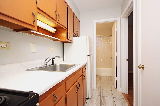 Foto del edificio - Student-Friendly Ground-Level Apartment Ne...