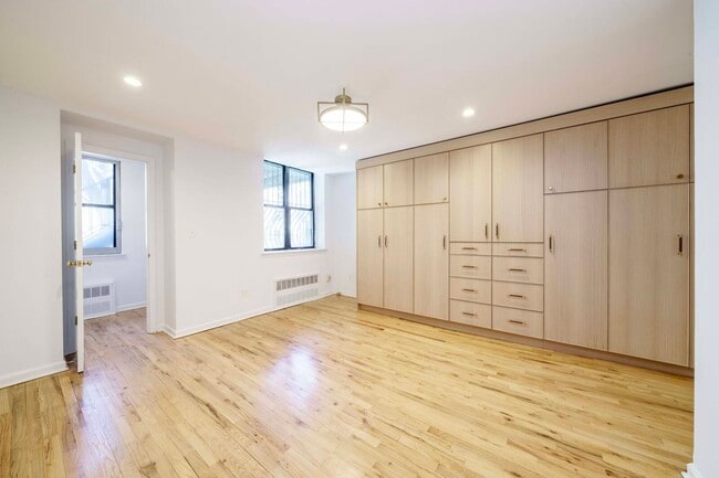 Building Photo - 523 W 148th St