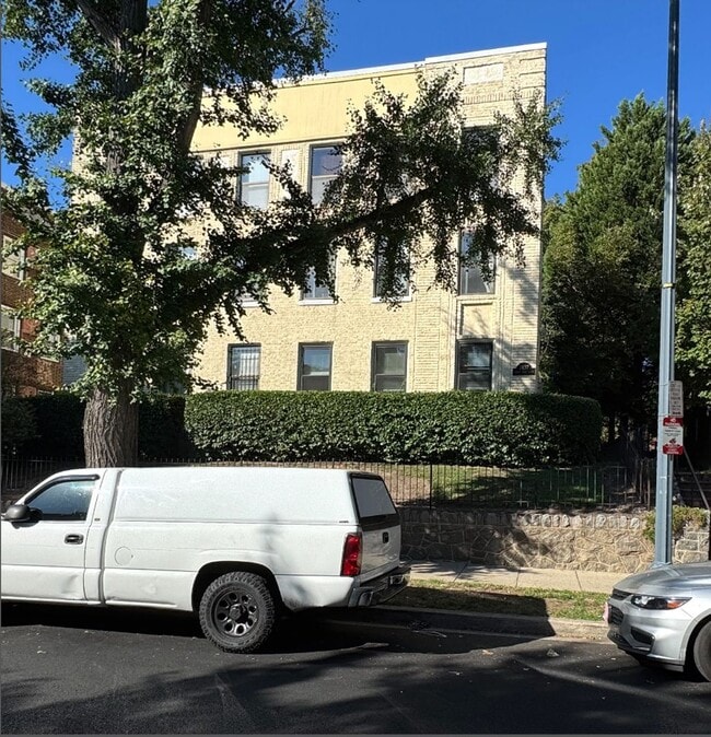 Building Photo - 1437 Spring Rd NW