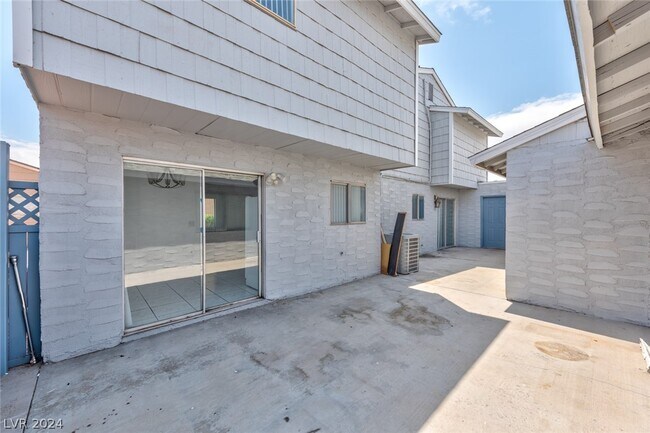 Foto del edificio - 5198 Greene Ln