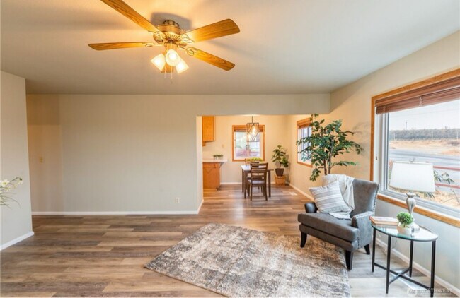 Building Photo - 21855 Rd 7 NW