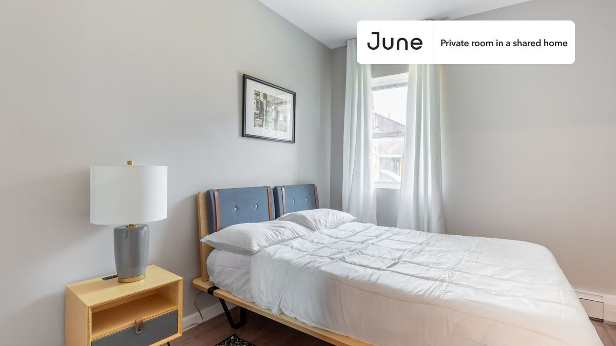 Foto principal - Room in Shared 4 bed/2 bath home