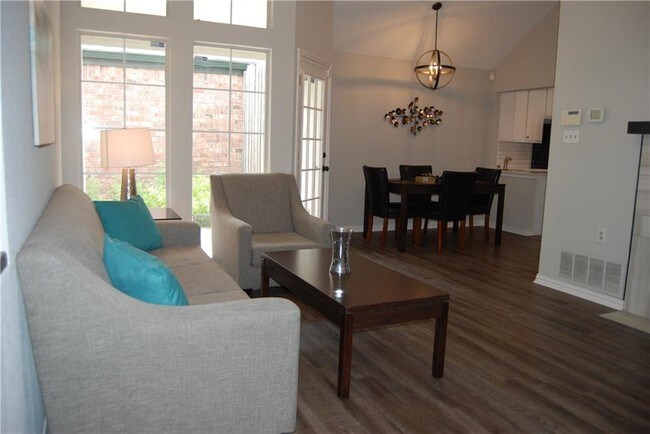 Foto del edificio - 3124 Royal Gable Dr