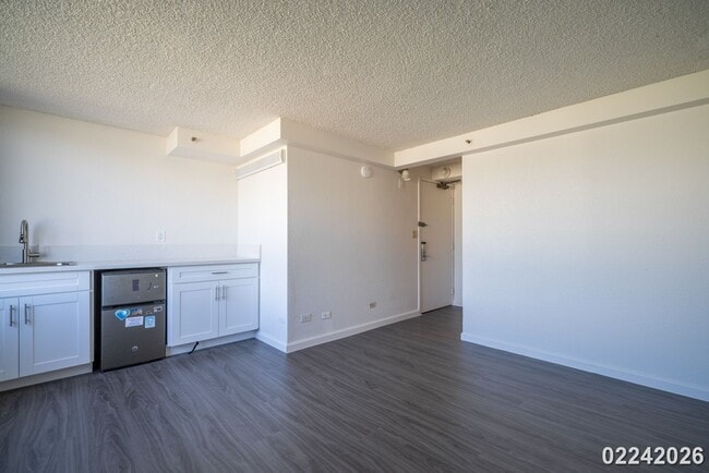 Building Photo - Studio in Hawaiian Monarch