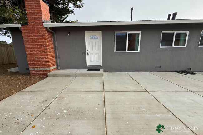 Foto del edificio - 2490 Fleetwood Dr