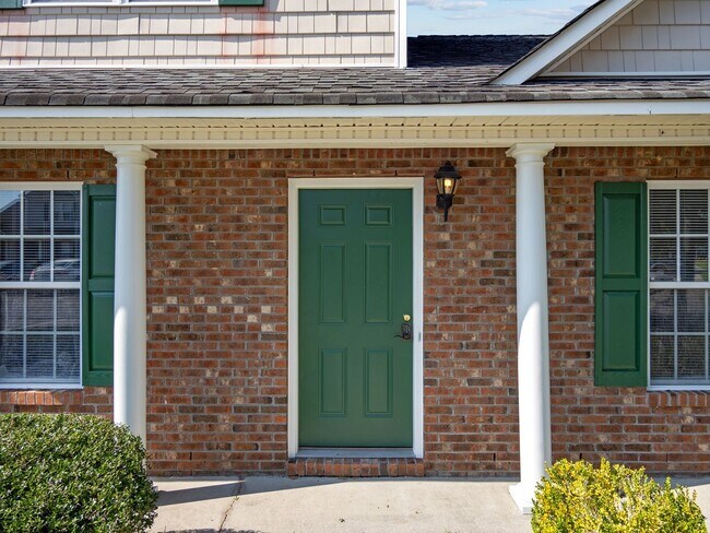 Building Photo - Welcome to Springwood Drive!