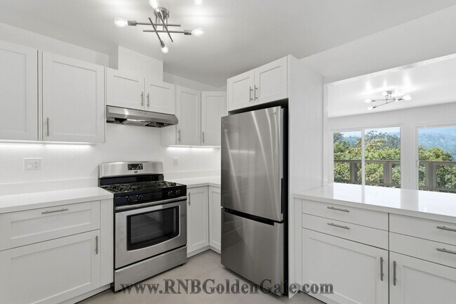 Foto del edificio - Newly Remodeled 3 Bedroom Home With Gorgeous Views For Rent!