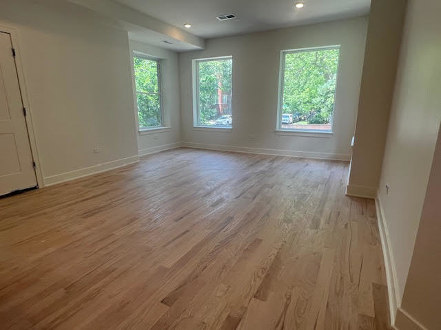 Foto del edificio - 3025 W Ainslie St
