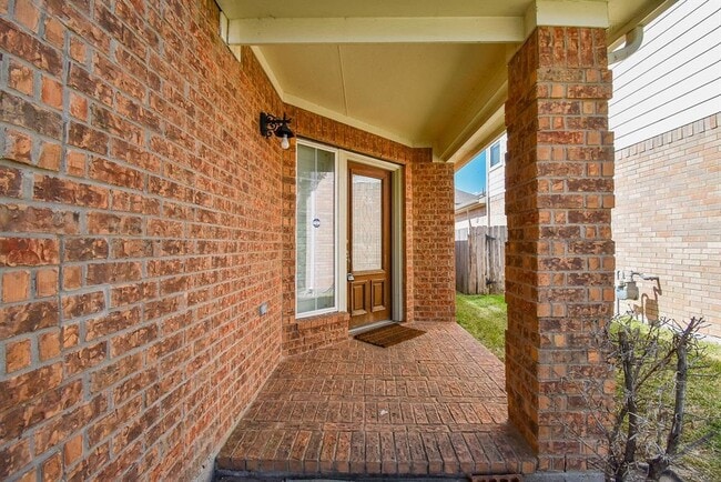 Foto del edificio - 5827 Lundwood Ln