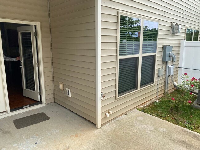 Building Photo - Stunning 3 Bedroom Greensboro Home!!