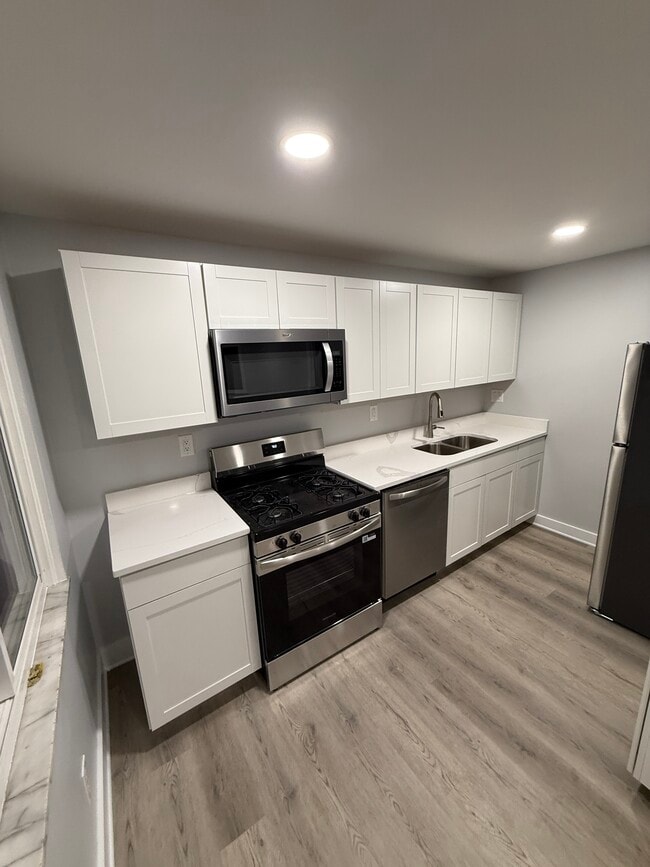 Building Photo - 87 E 4th Ave