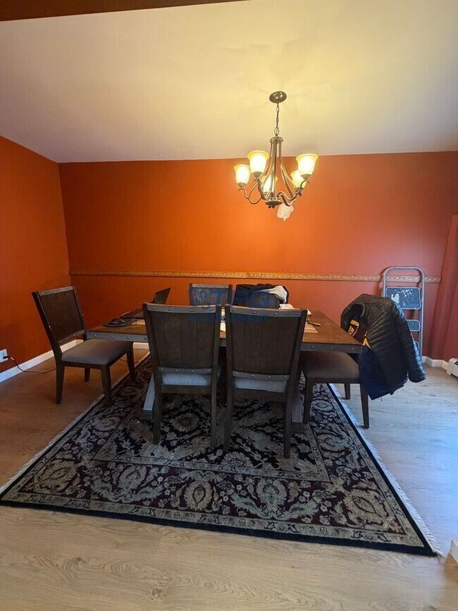 Building Photo - 8 Windsor Dr