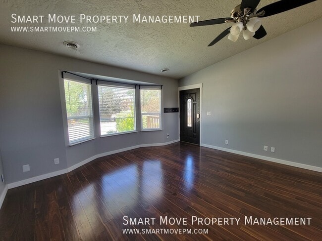 Building Photo - Charming single level home in South East B...