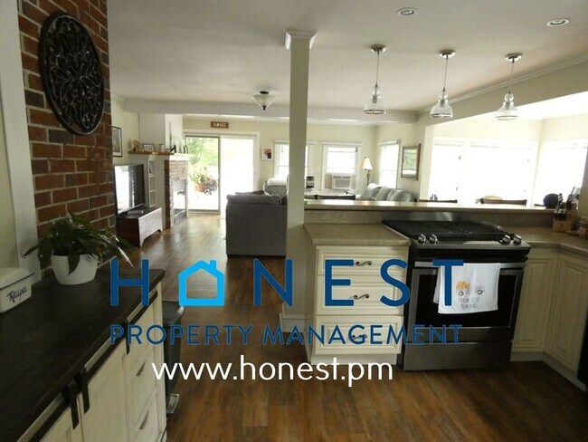 Foto del edificio - 113 Williamson Rd