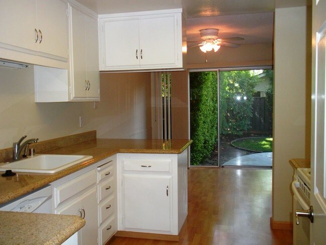 Building Photo - 3 Bedroom Los Gatos Duplex off Pollard