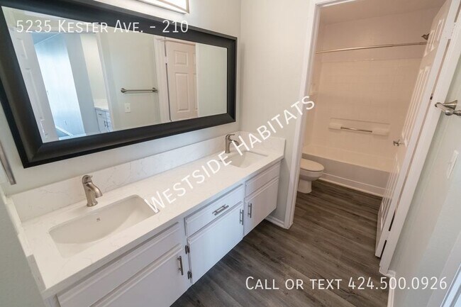 Foto del edificio - 5235 Kester - Gorgeous, fully renovated bu...