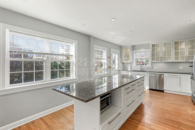 Foto del edificio - 3107 Valley Ln