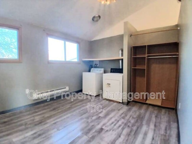 Building Photo - 6519-6136 136 Ave NW