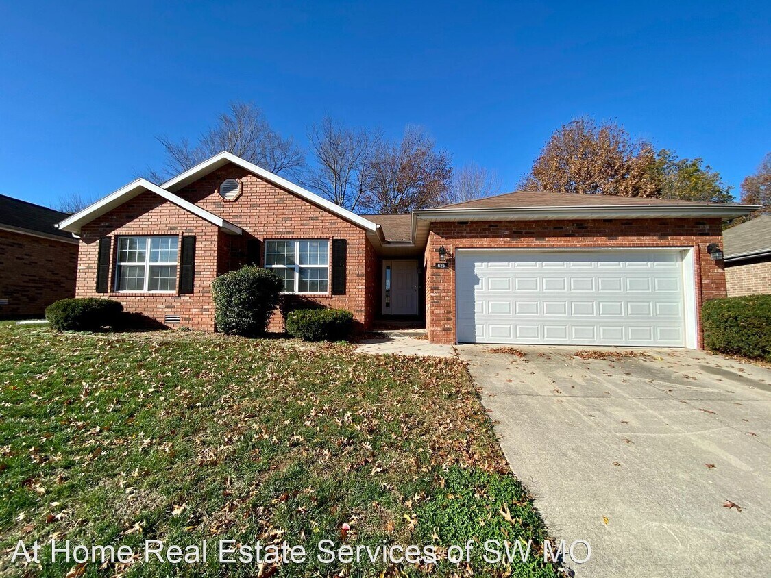 Primary Photo - 3 br, 2 bath House - 625 S Hazelnut