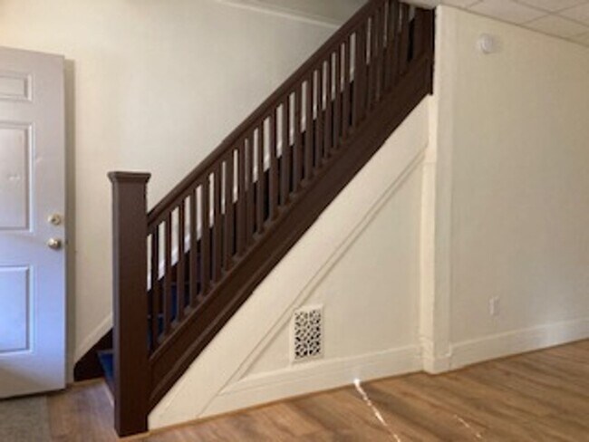 Foto del edificio - 86-88-88 Baycliff Dr