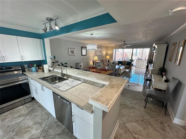 Foto del edificio - 567 Lakeside Dr