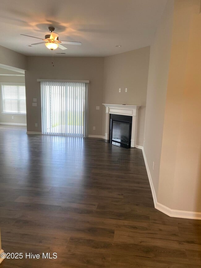 Building Photo - 620 Moonstone Ct