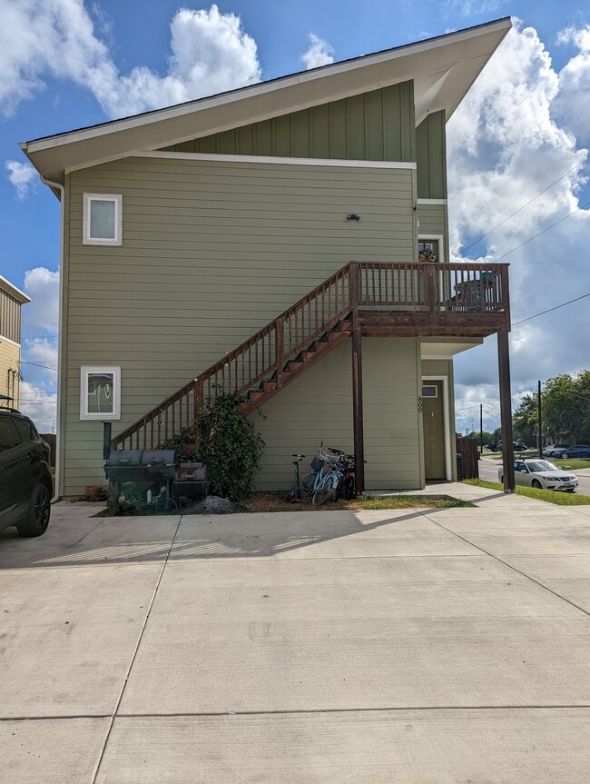 Building Photo - 801 Hallie Cv
