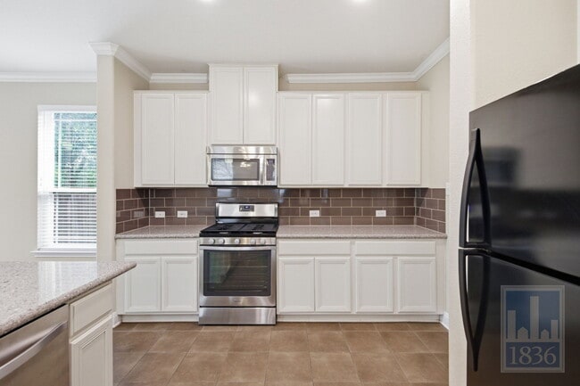 Building Photo - 4906 Madrid Dr