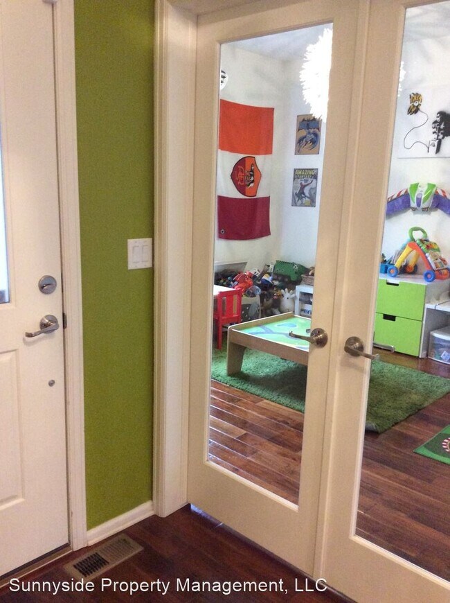 Foto del edificio - 5 br, 3.5 bath House - 2143 Charles Lane