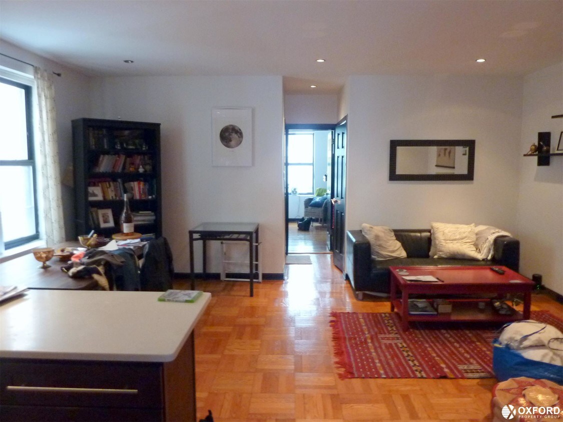 Primary Photo - 320 Lincoln Pl