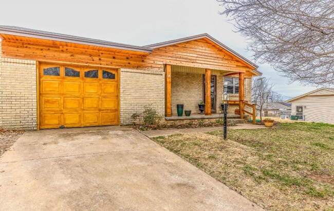 Foto del edificio - 3 Bed 1.5 Bath in Sand Springs!