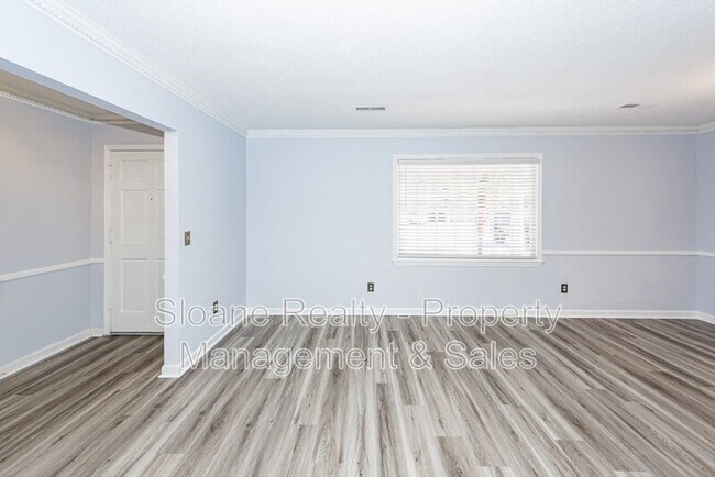 Building Photo - 176 Foxborough Rd