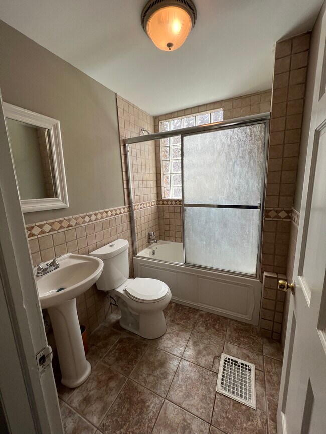 Foto del edificio - 4315 W 8th St