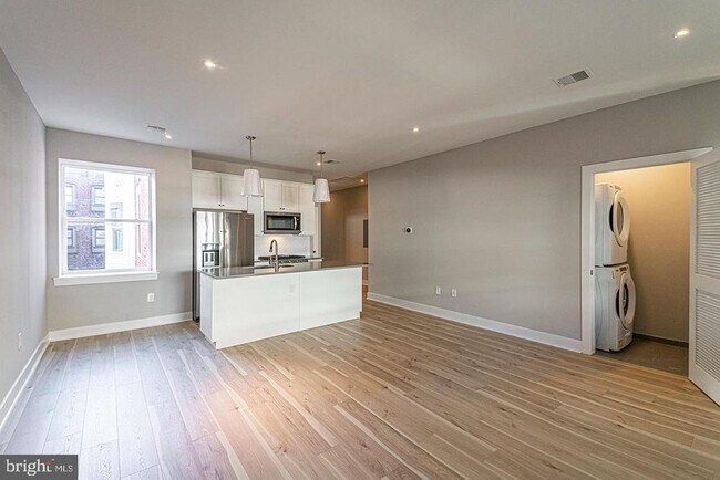 Foto del edificio - 5412 Chancellor St