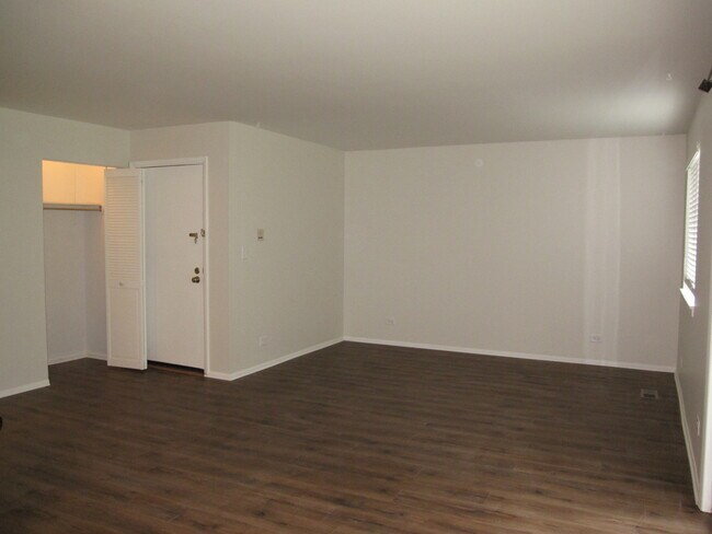 Building Photo - 1580 Stonehill Ct