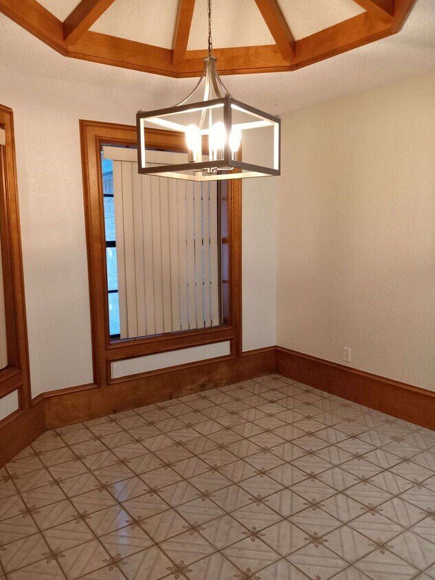 Building Photo - 2908 Swallow Ave