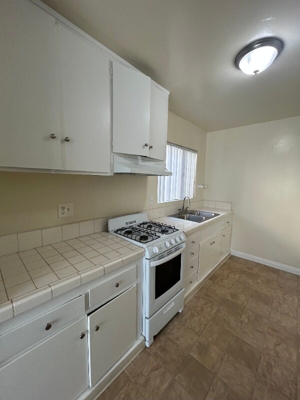 Foto del edificio - 409 N Los Robles Ave