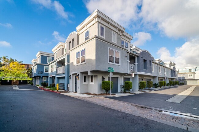 Foto del edificio - 3140 Trinity Bay Pl