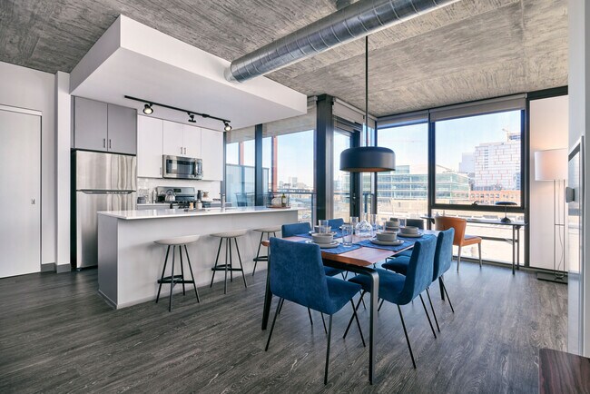 Foto del edificio - 1201 W Lake St