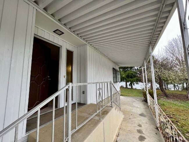 Foto del edificio - View of Dana Passage - Carports + Shop