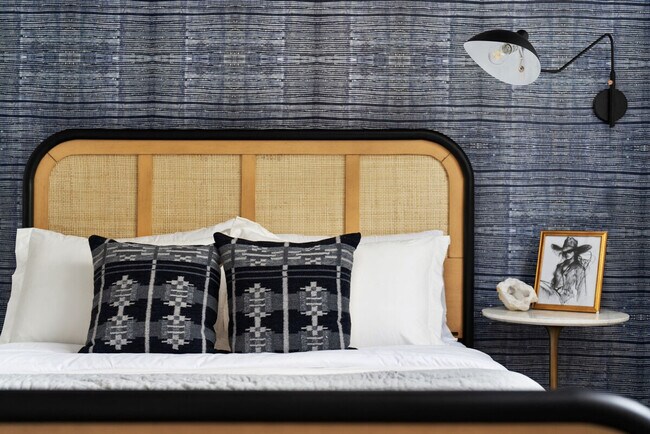 Foto del edificio - 2500 Berkett Dr